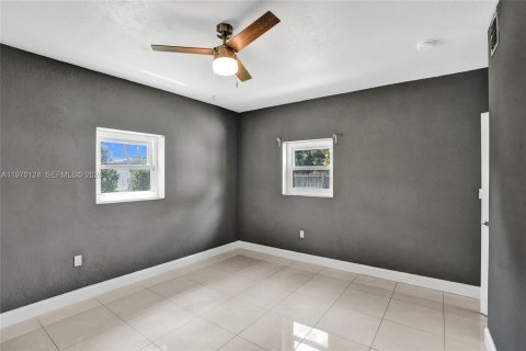 Villa ou maison à louer à Miami, Floride: 4 chambres, 102.29 m2 № 2031026 - photo 27