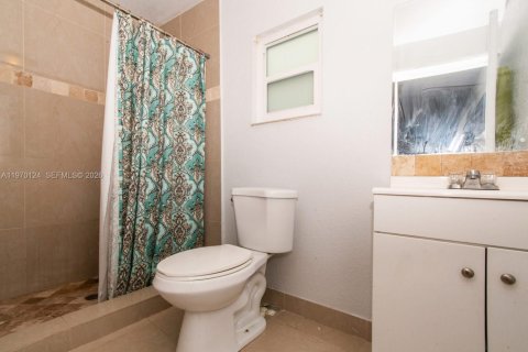 Casa en alquiler en Miami, Florida, 4 dormitorios, 102.29 m2 № 2031026 - foto 10