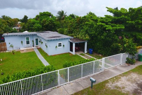 Casa en alquiler en Miami, Florida, 4 dormitorios, 102.29 m2 № 2031026 - foto 19