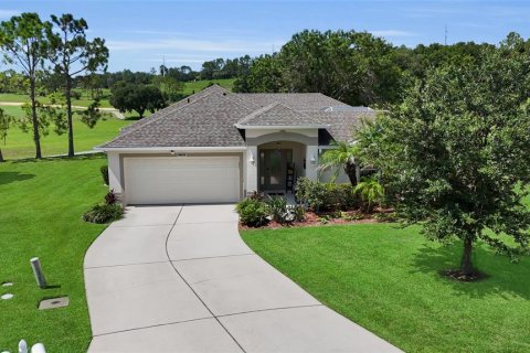 House in Clermont, Florida 2 bedrooms, 159.98 sq.m. № 2231416