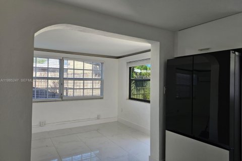 Casa en alquiler en Fort Lauderdale, Florida, 3 dormitorios, 162.76 m2 № 2062738 - foto 9