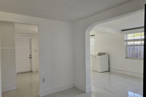 Casa en alquiler en Fort Lauderdale, Florida, 3 dormitorios, 162.76 m2 № 2062738 - foto 25