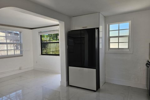 Casa en alquiler en Fort Lauderdale, Florida, 3 dormitorios, 162.76 m2 № 2062738 - foto 10