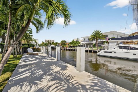 Купить виллу или дом в Форт-Лодердейл, Флорида 4 спальни, 366.87м2, № 2015336 - фото 16