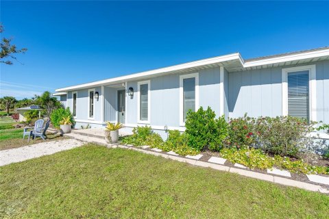 House in Placida, Florida 4 bedrooms, 225.1 sq.m. № 2212666 - photo 2
