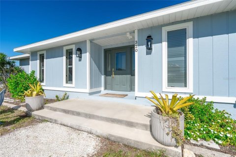 House in Placida, Florida 4 bedrooms, 225.1 sq.m. № 2212666 - photo 4