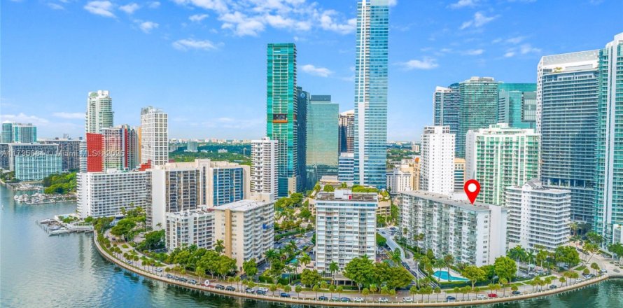 Condominio en Miami, Florida, 1 dormitorio № 1703737
