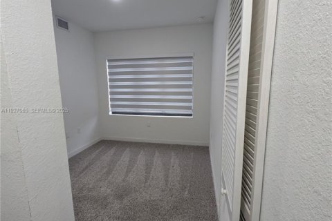 Снять в аренду таунхаус в Хомстед, Флорида 4 спальни, 129.88м2, № 1985971 - фото 10