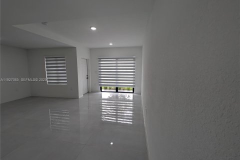 Снять в аренду таунхаус в Хомстед, Флорида 4 спальни, 129.88м2, № 1985971 - фото 5