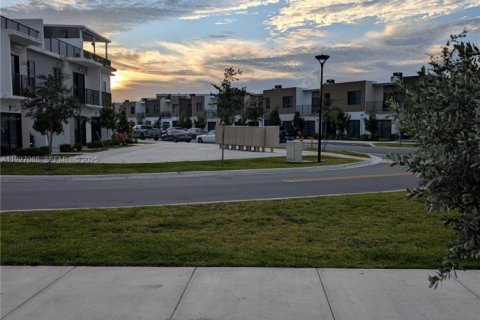 Снять в аренду таунхаус в Хомстед, Флорида 4 спальни, 129.88м2, № 1985971 - фото 12