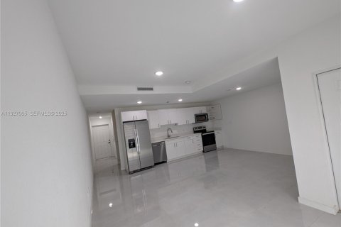 Снять в аренду таунхаус в Хомстед, Флорида 4 спальни, 129.88м2, № 1985971 - фото 4