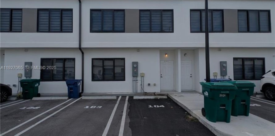 Таунхаус в Хомстед, Флорида 4 спальни, 129.88м2 № 1985971