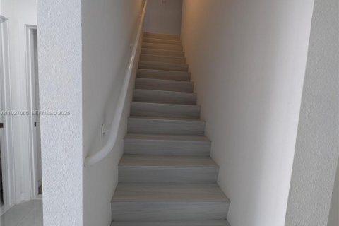 Снять в аренду таунхаус в Хомстед, Флорида 4 спальни, 129.88м2, № 1985971 - фото 11