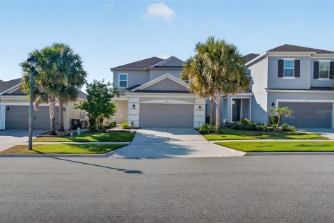 House in Clermont, Florida 4 bedrooms, 266.82 sq.m. № 2201262
