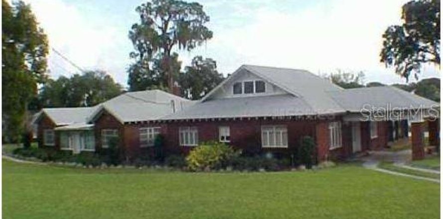 House in Winter Haven, Florida 6 bedrooms, 566.7 sq.m. № 252386