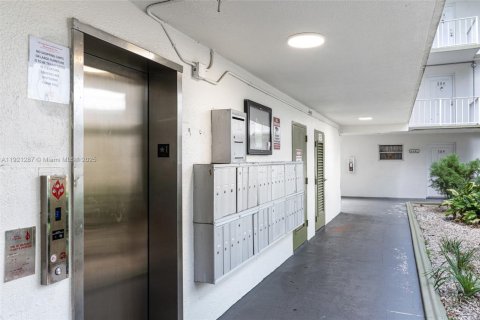 Condominio en alquiler en Sunrise, Florida, 2 dormitorios, 116.31 m2 № 1975925 - foto 4