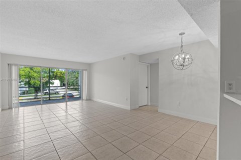 Condominio en alquiler en Sunrise, Florida, 2 dormitorios, 116.31 m2 № 1975925 - foto 7