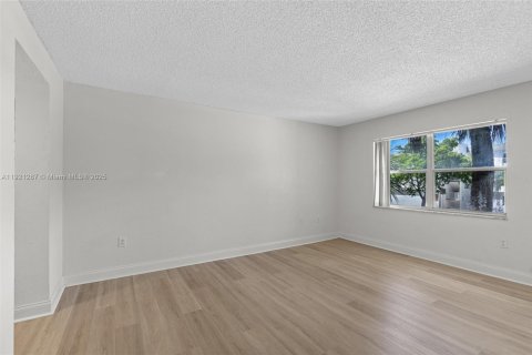 Condominio en alquiler en Sunrise, Florida, 2 dormitorios, 116.31 m2 № 1975925 - foto 11