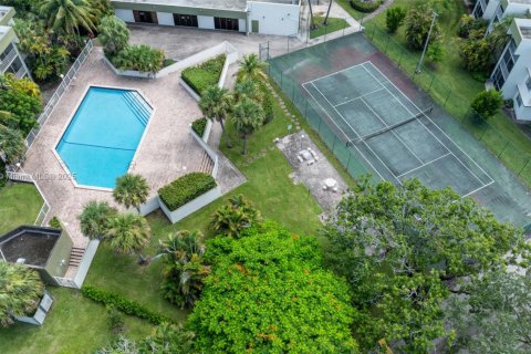 Condominio en alquiler en Sunrise, Florida, 2 dormitorios, 116.31 m2 № 1975925 - foto 21