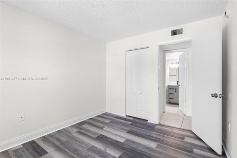 Condominio en alquiler en Sunrise, Florida, 2 dormitorios, 116.31 m2 № 1975925 - foto 16