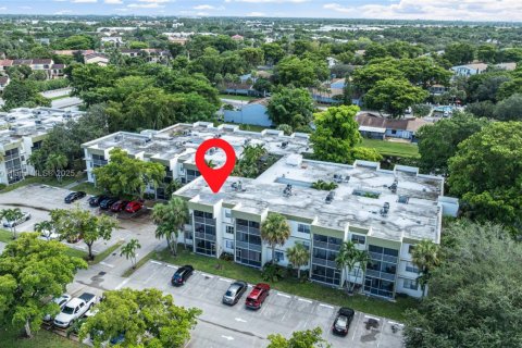 Condominio en alquiler en Sunrise, Florida, 2 dormitorios, 116.31 m2 № 1975925 - foto 20