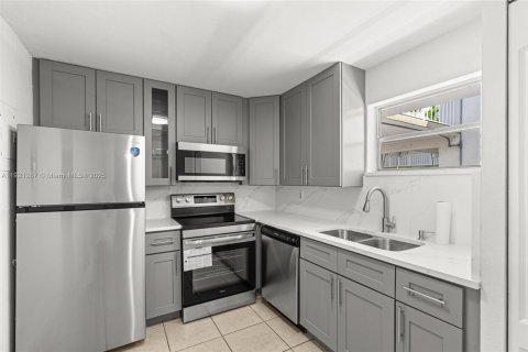 Condominio en alquiler en Sunrise, Florida, 2 dormitorios, 116.31 m2 № 1975925 - foto 10