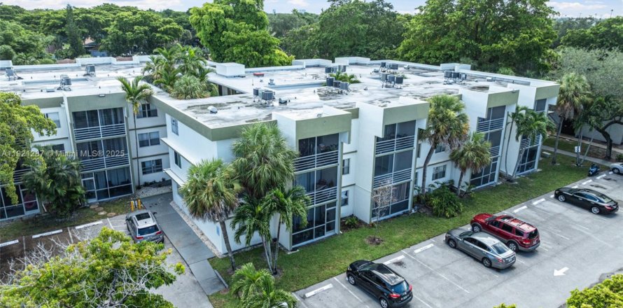 Condominio en Sunrise, Florida, 2 dormitorios  № 1975925