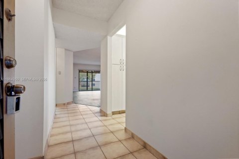 Copropriété à vendre à Tamarac, Floride: 2 chambres, 117.99 m2 № 2045782 - photo 3