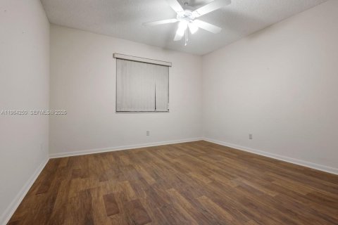 Copropriété à vendre à Tamarac, Floride: 2 chambres, 117.99 m2 № 2045782 - photo 14