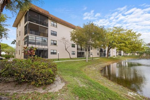 Copropriété à vendre à Tamarac, Floride: 2 chambres, 117.99 m2 № 2045782 - photo 16