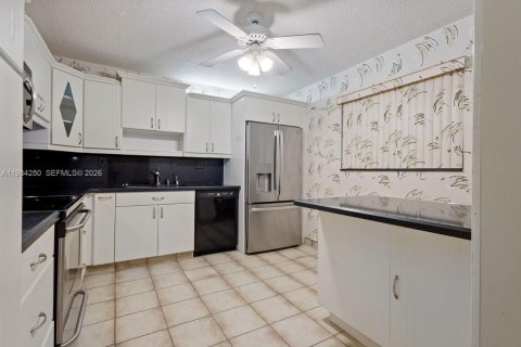 Copropriété à vendre à Tamarac, Floride: 2 chambres, 117.99 m2 № 2045782 - photo 4