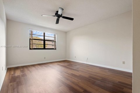 Copropriété à vendre à Tamarac, Floride: 2 chambres, 117.99 m2 № 2045782 - photo 8