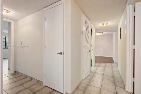 Copropriété à vendre à Tamarac, Floride: 2 chambres, 117.99 m2 № 2045782 - photo 12