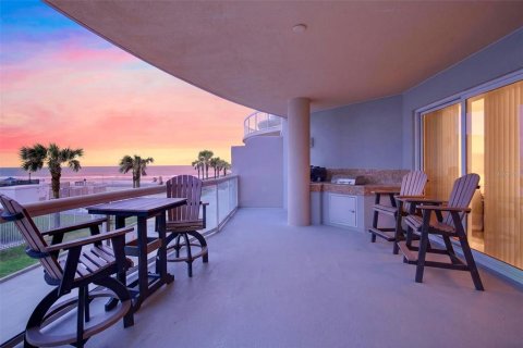 Condo in Daytona Beach Shores, Florida, 3 bedrooms  № 2145447 - photo 2