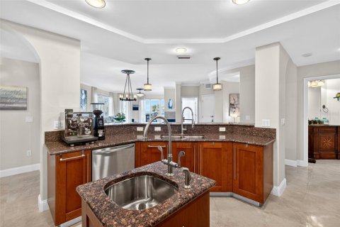 Condo in Daytona Beach Shores, Florida, 3 bedrooms  № 2145447 - photo 25