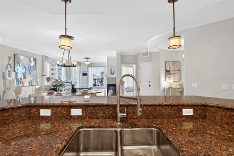 Condo in Daytona Beach Shores, Florida, 3 bedrooms  № 2145447 - photo 28