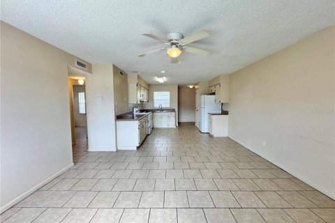 Appartement à louer à Lake Wales, Floride: 2 chambres, 75.44 m2 № 2103230 - photo 3