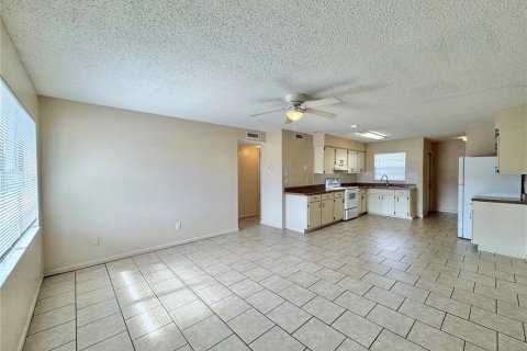 Appartement à louer à Lake Wales, Floride: 2 chambres, 75.44 m2 № 2103230 - photo 2