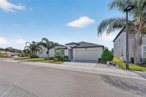 Villa ou maison à vendre à Zephyrhills, Floride: 4 chambres, 171.13 m2 № 2217537 - photo 5