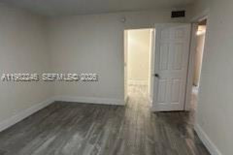 Condominio en venta en Hallandale Beach, Florida, 1 dormitorio, 71.53 m2 № 2045420 - foto 11