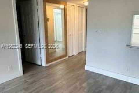 Condominio en venta en Hallandale Beach, Florida, 1 dormitorio, 71.53 m2 № 2045420 - foto 5