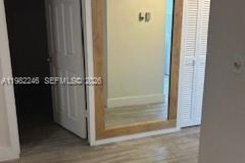 Condominio en venta en Hallandale Beach, Florida, 1 dormitorio, 71.53 m2 № 2045420 - foto 15