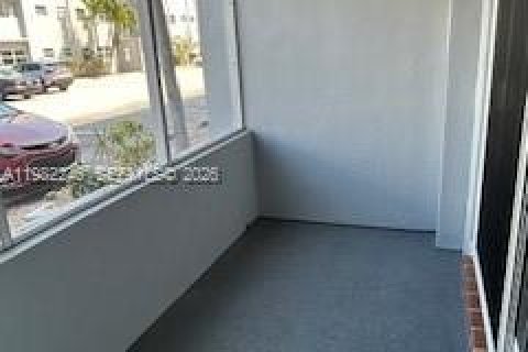 Condominio en venta en Hallandale Beach, Florida, 1 dormitorio, 71.53 m2 № 2045420 - foto 19