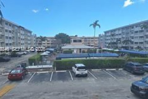Condominio en venta en Hallandale Beach, Florida, 1 dormitorio, 71.53 m2 № 2045420 - foto 22
