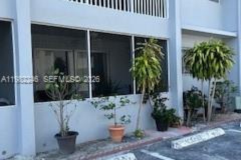 Condominio en venta en Hallandale Beach, Florida, 1 dormitorio, 71.53 m2 № 2045420 - foto 18