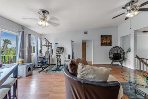 House in Homestead, Florida 5 bedrooms, 216.18 sq.m. № 1959409 - photo 12