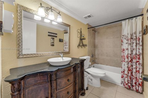 House in Homestead, Florida 5 bedrooms, 216.18 sq.m. № 1959409 - photo 9