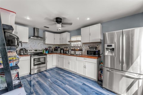 House in Homestead, Florida 5 bedrooms, 216.18 sq.m. № 1959409 - photo 8