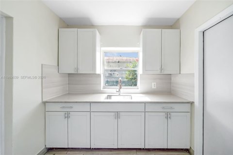 House in Hollywood, Florida 2 bedrooms, 180.6 sq.m. № 2068931 - photo 17