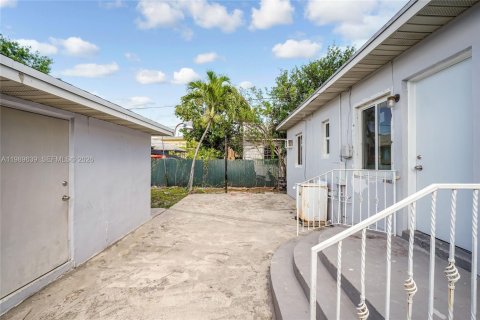 House in Hollywood, Florida 2 bedrooms, 180.6 sq.m. № 2068931 - photo 19